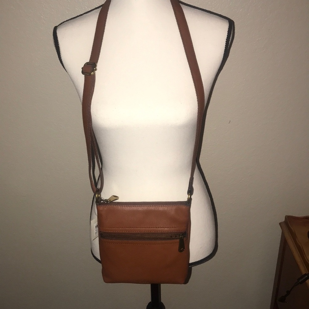 NWT voyager brown fossil purse, leather!
